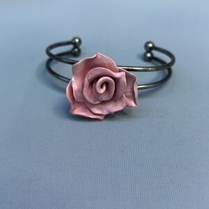 Handmade beautiful adjustable bracelet pink rose on metal (A-87)